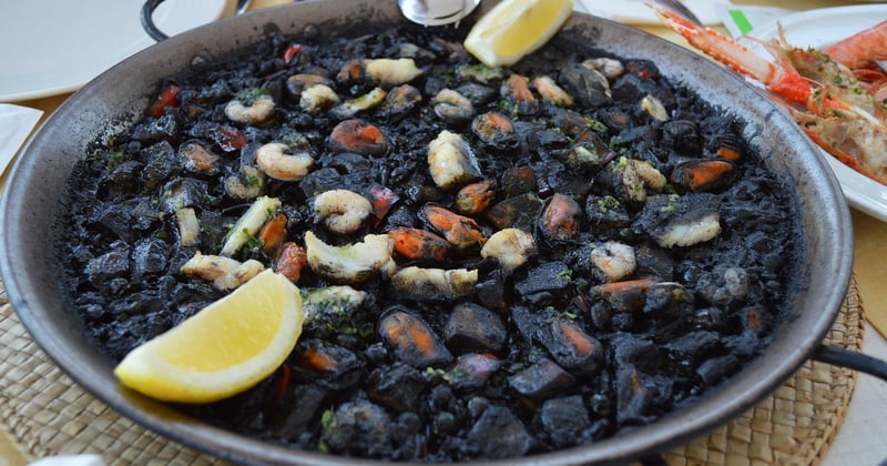 La vraie recette de paella espagnole aux fruits de mer traditionnelle