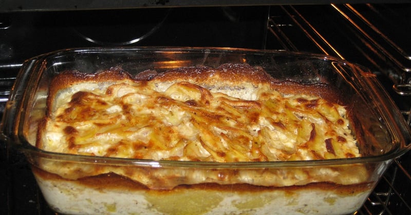 Recette de gratin de pommes de terre facile au four et bien crémeux